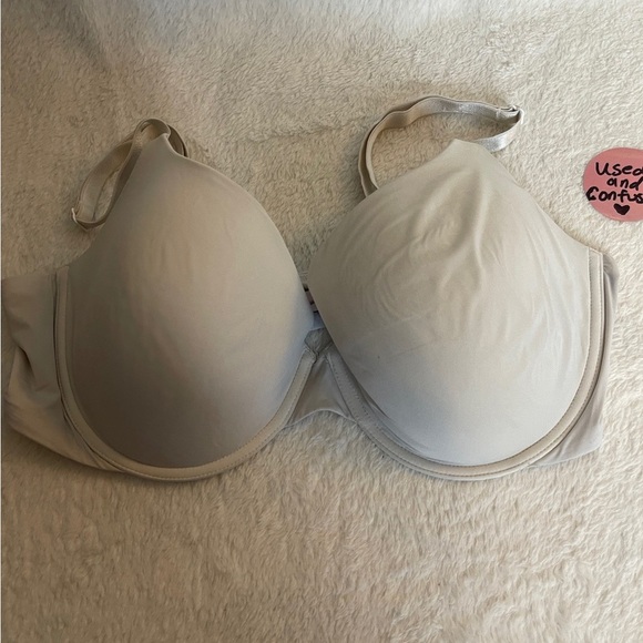 Victoria's Secret Cream Bra - Picture 1 of 4